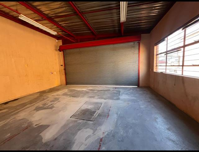 180M² WAREHOUSE TO LET IN FONTAINEBLEAU
